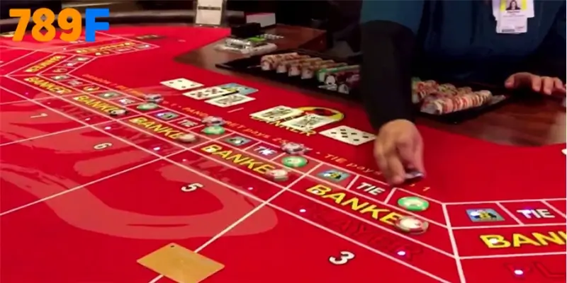 Công thức tính xác suất xóc đĩa – Bí mật từ những con số 1 Baccarat Là Gì?