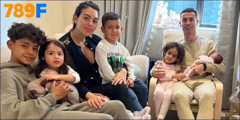 Monte Carlo – sòng bạc lớn nhất châu Âu hiện nay 2025 2 Ronaldo - Georgina và 5 người con