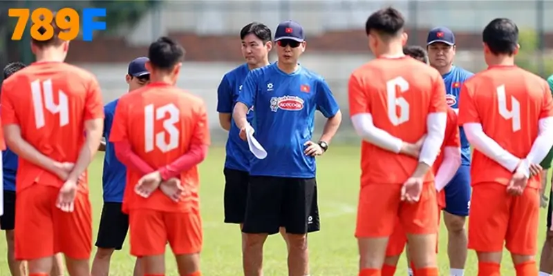 HLV Kim Sang Sik quyết liệt làm mới cánh trái tuyển Việt Nam HLV Kim Sang Sik quyết liệt làm mới cánh trái tuyển Việt Nam
