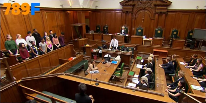 Phiên tòa tại Snaresbrook Crown Court kết thúc với bản án 13,5 năm tù cho trọng tài EFL phạm tội tình dục Phiên tòa tại Snaresbrook Crown Court kết thúc với bản án 13,5 năm tù cho trọng tài EFL phạm tội tình dục
